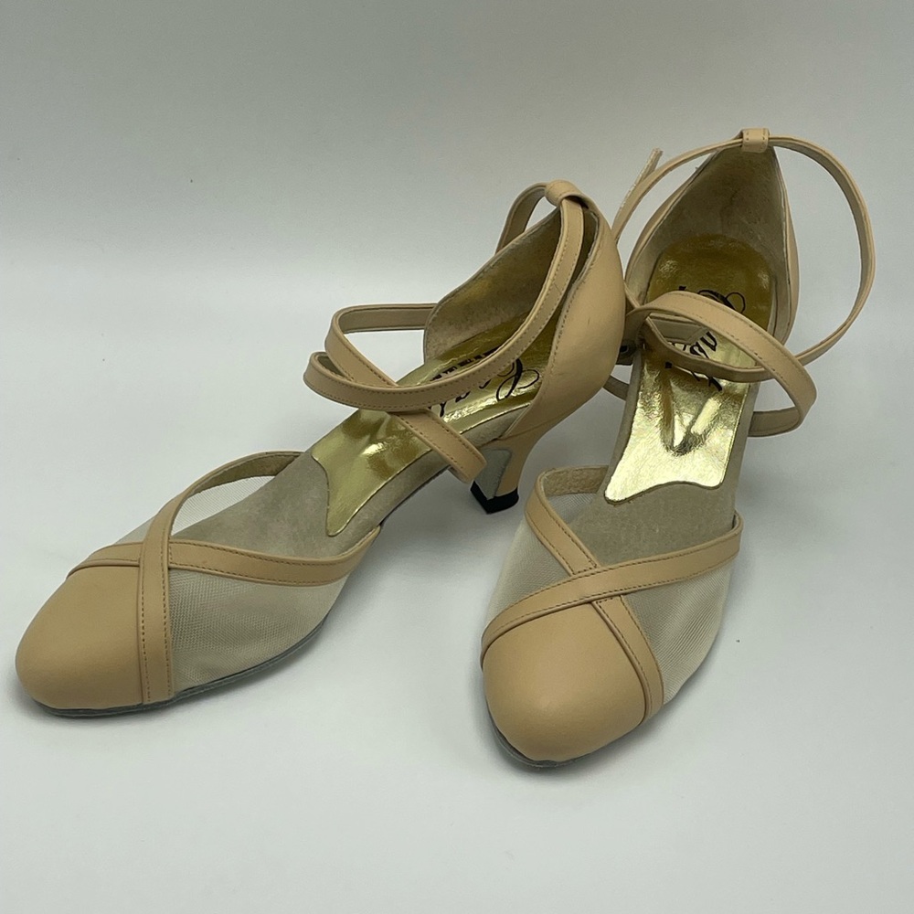 Coast ballroom shoe women’s nude beige closed toe 5.5M 2” heel